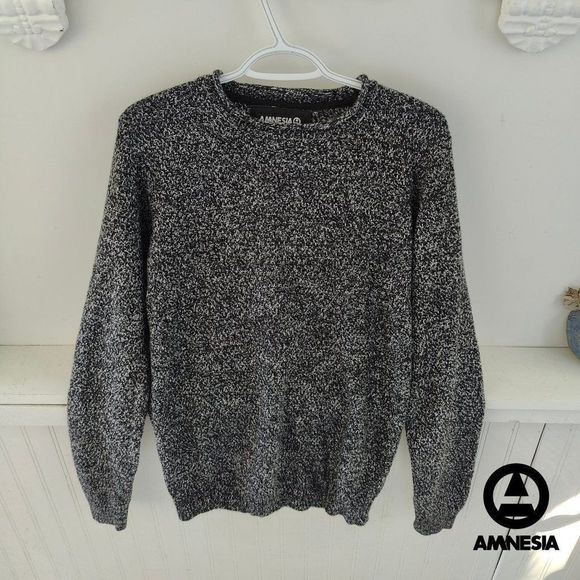 Amnesia Medium Gray Sweater for Fall Unisex Sized Medium - Picture 1 of 12